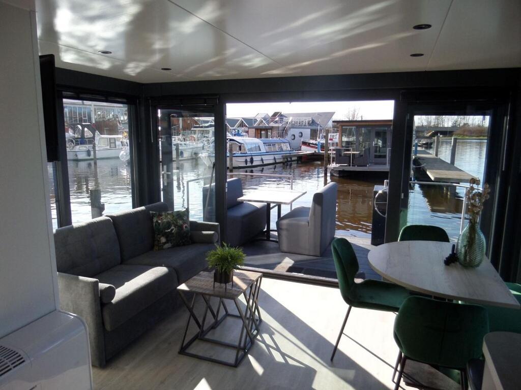 Modern Houseboat With Air Conditioning Located In Marina Uitgeest Eksteriør bilde