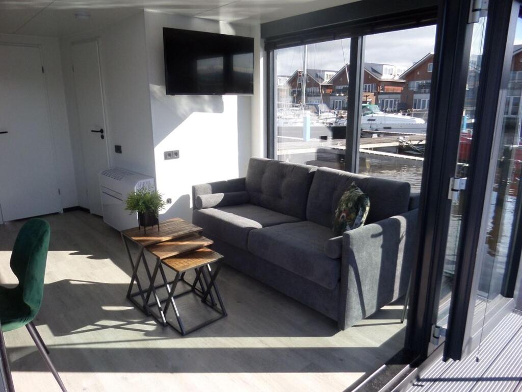 Modern Houseboat With Air Conditioning Located In Marina Uitgeest Eksteriør bilde