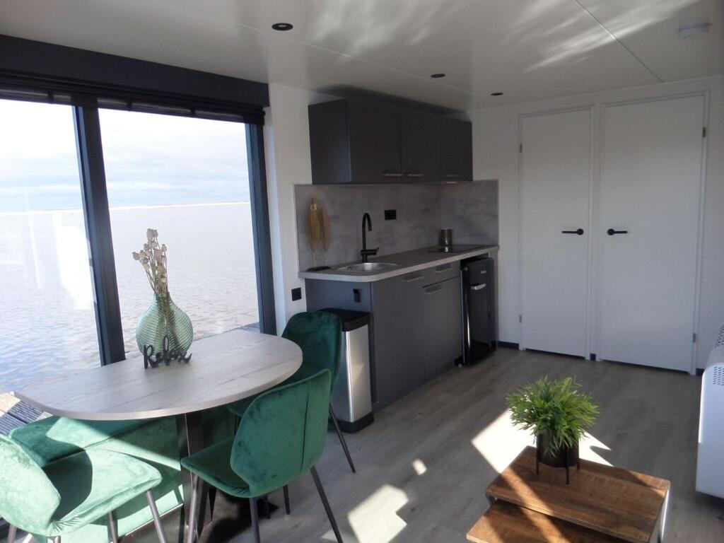 Modern Houseboat With Air Conditioning Located In Marina Uitgeest Eksteriør bilde